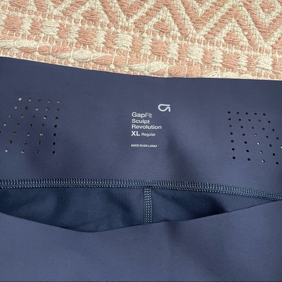 GapFit Navy Solid High Rise Sculpt Revolution Compressive Crop Leggings Size XL - Picture 14 of 16